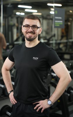 Инструктор тренажерного зала Кретинин   Дмитрий