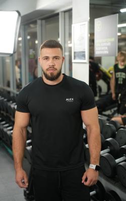 Инструктор тренажерного зала Лапик Илья