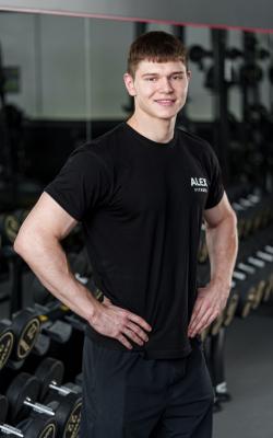 Инструктор тренажерного зала Востриков Артем