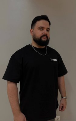 Инструктор групповых программ Плешаков  Сергей