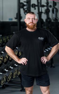 Инструктор тренажерного зала Хаустов Анатолий