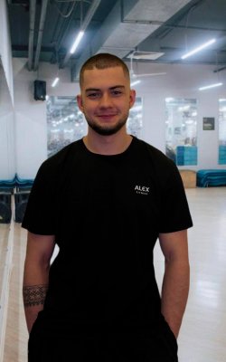 Инструктор групповых программ Добродеев   Матвей