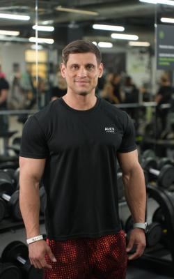 Инструктор тренажерного зала Геков Иван