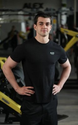 Инструктор тренажерного зала Кобяков  Валерий 