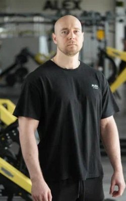 Инструктор тренажерного зала Худяков Валентин