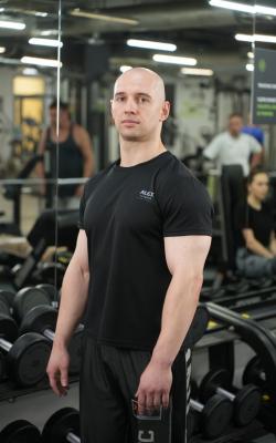 Инструктор тренажерного зала Козлов Александр