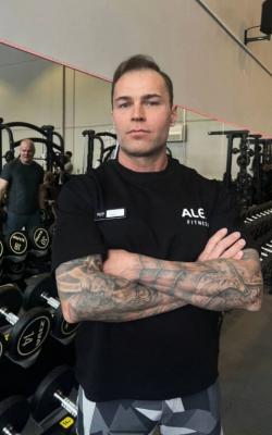 Инструктор тренажерного зала Петров  Вадим