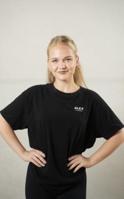 Инструктор групповых программ Кузнецова Наталия