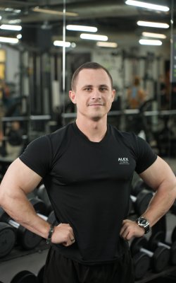Инструктор тренажерного зала Негодяев Павел