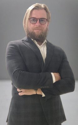 Управляющий клуба Сухарев Дмитрий